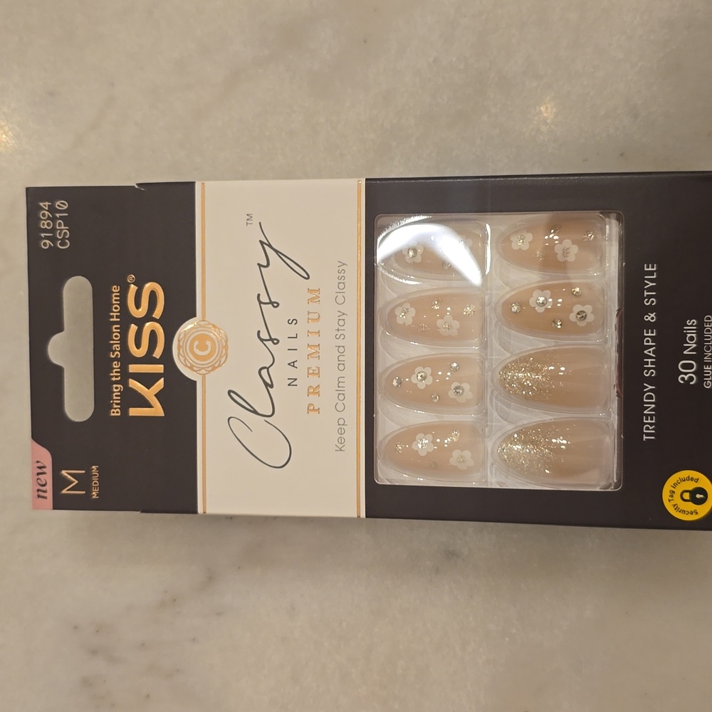 💥2 For $8 NIB Kiss Classy Nails Medium Almond Shape - Picture 3 of 5